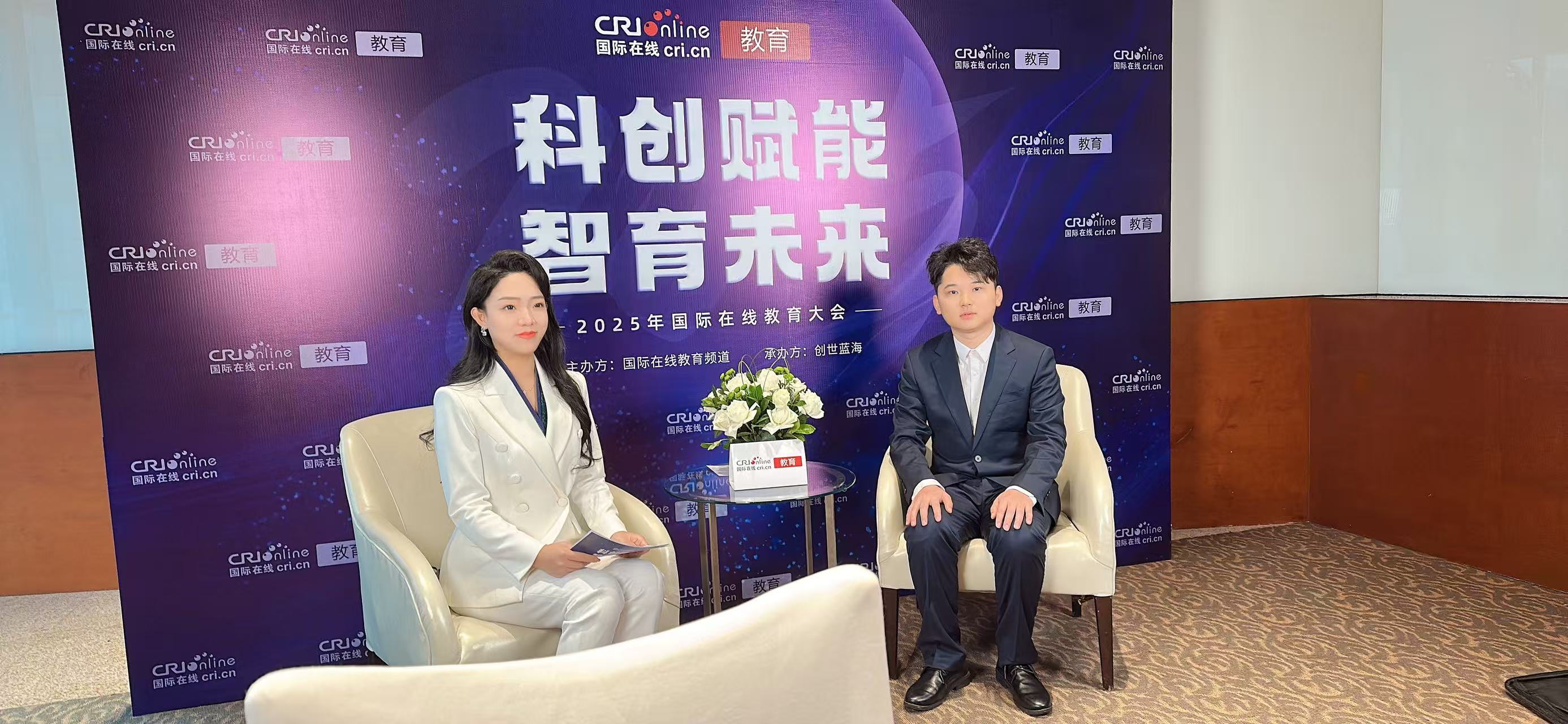 爱秀国际英语央视领奖